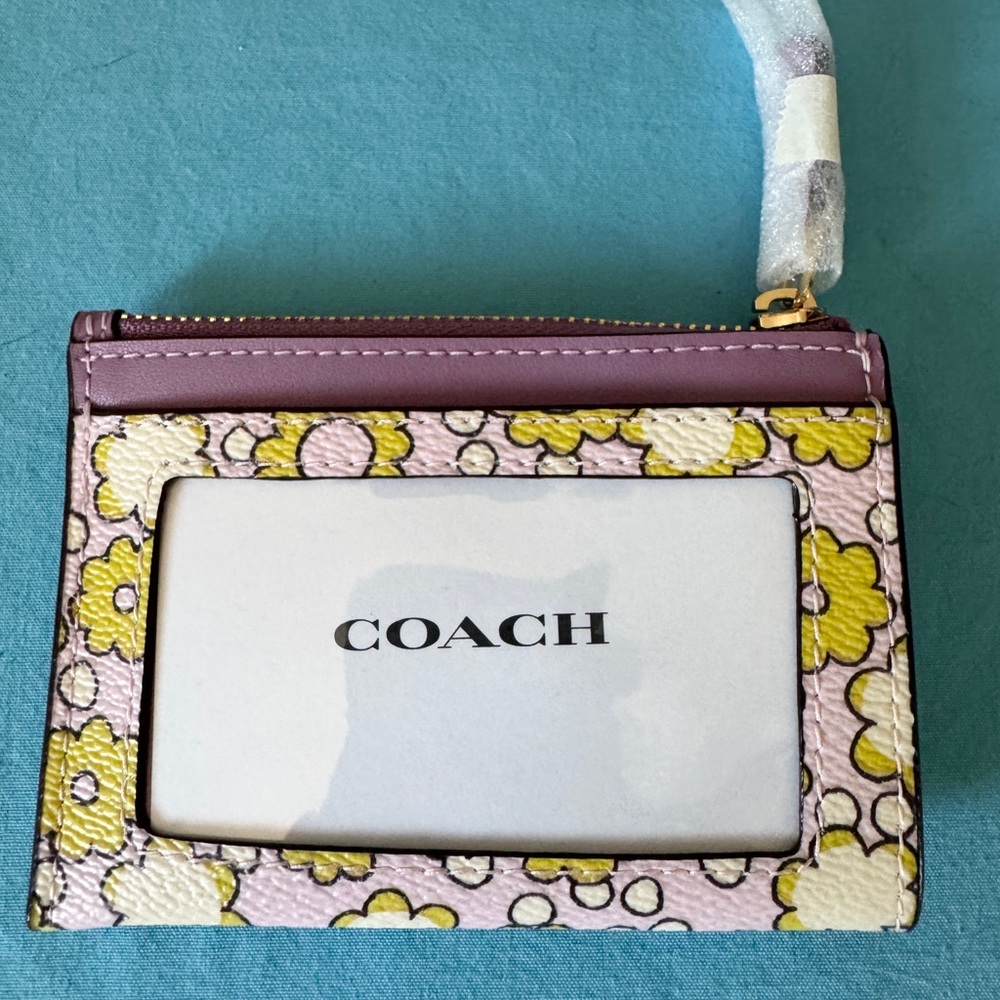 NWT Coach 2025 floral cardholder w/box - Picture 3 of 5